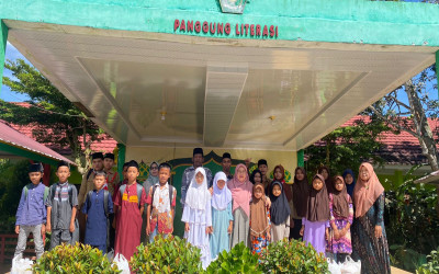MIN 2 Lampung Barat Menutup Pembelajaran Ramadan dengan Pesantren Kilat, Zakat Fitrah, dan Santunan Anak Yatim